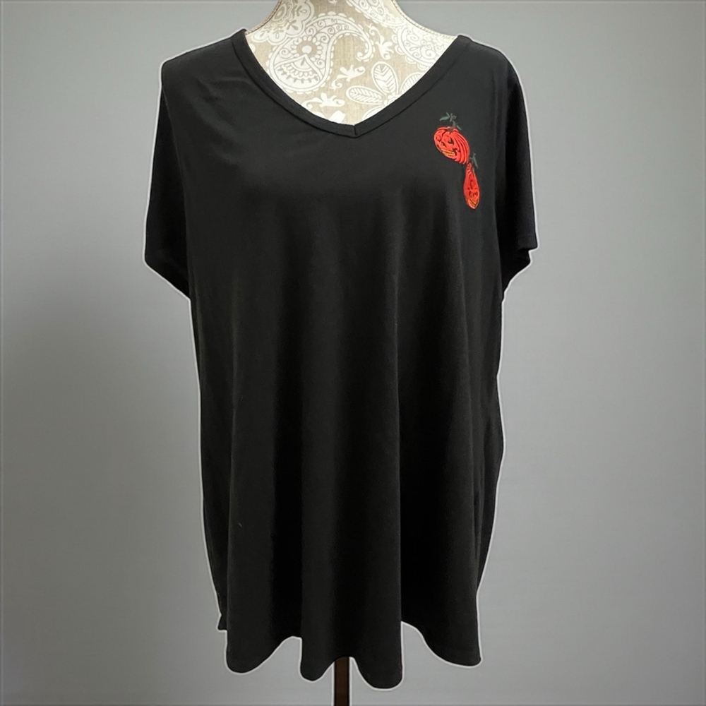 Torrid Women’s 3X Black V-Neck Tee Shirt Jack O’ Lantern Pumpkin Halloween Top